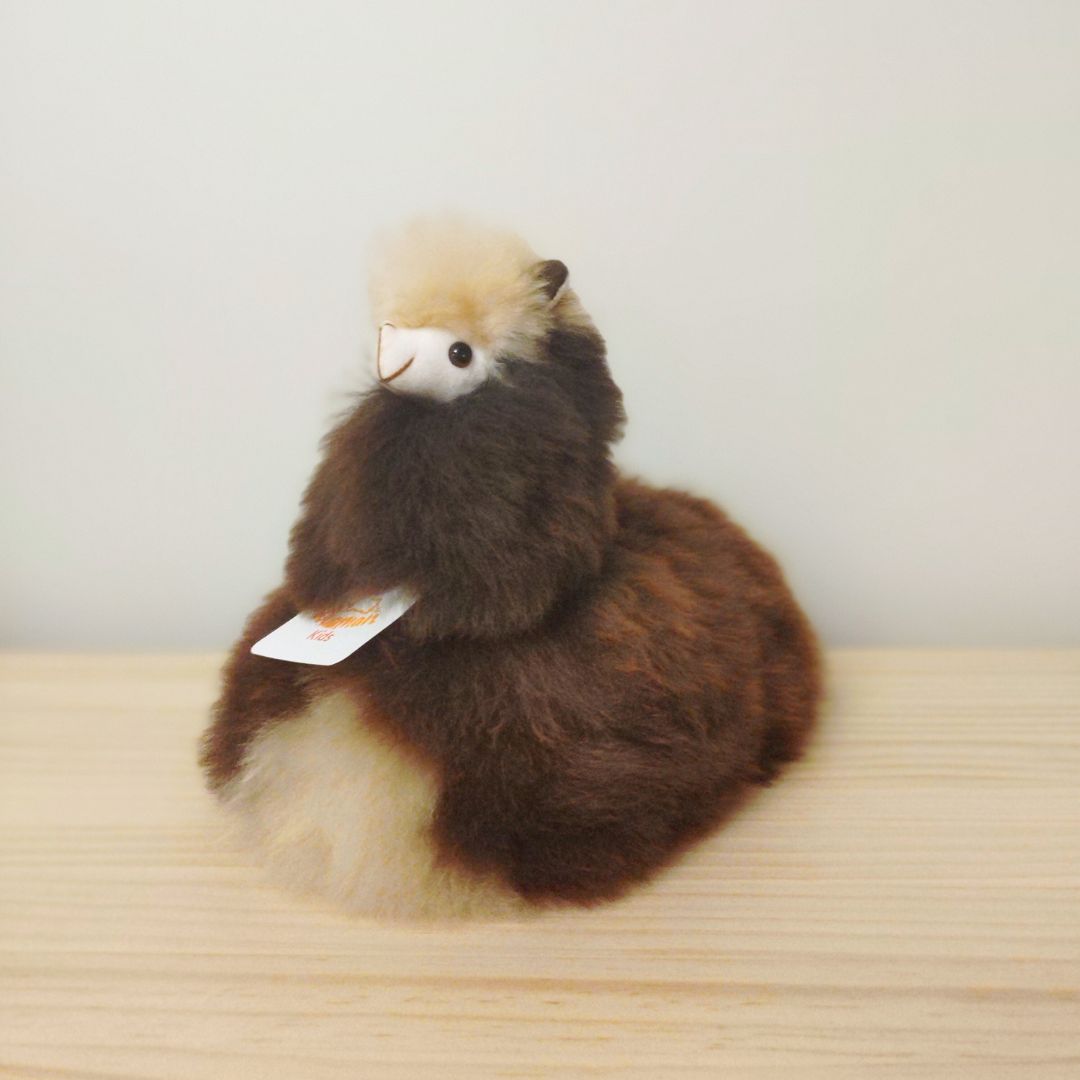 Siddende Alpaca Stuffie - Naturlig