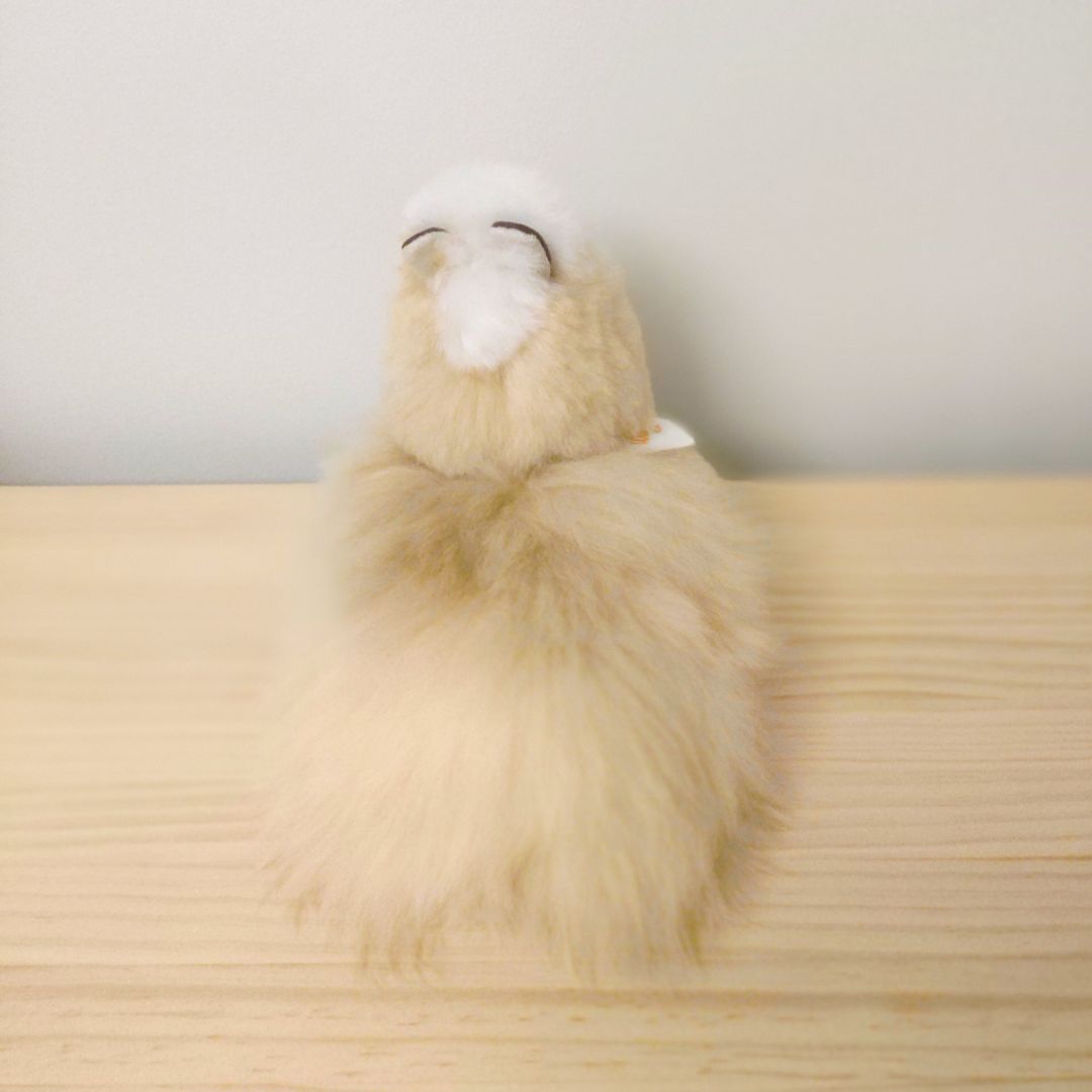 Siddende Alpaca Stuffie - Naturlig