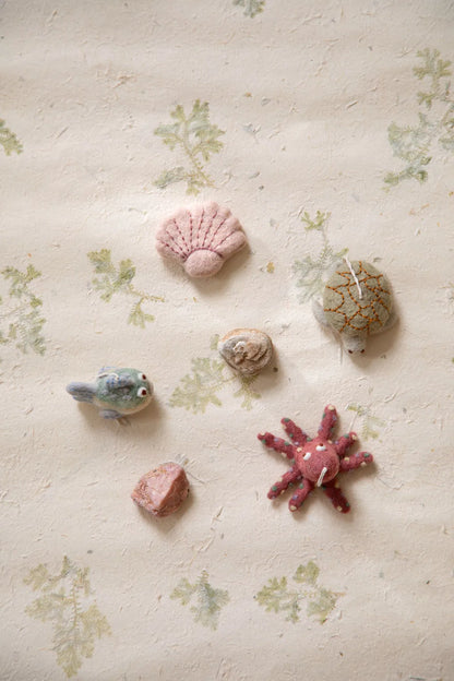 Vilten vis van wol | Gry & Sif - Kogelvis groen-grijs