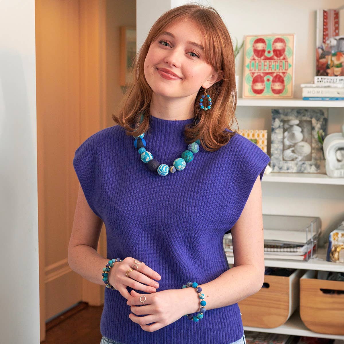 Kantha azuursed helmestega pisarakujulised kõrvarõngad