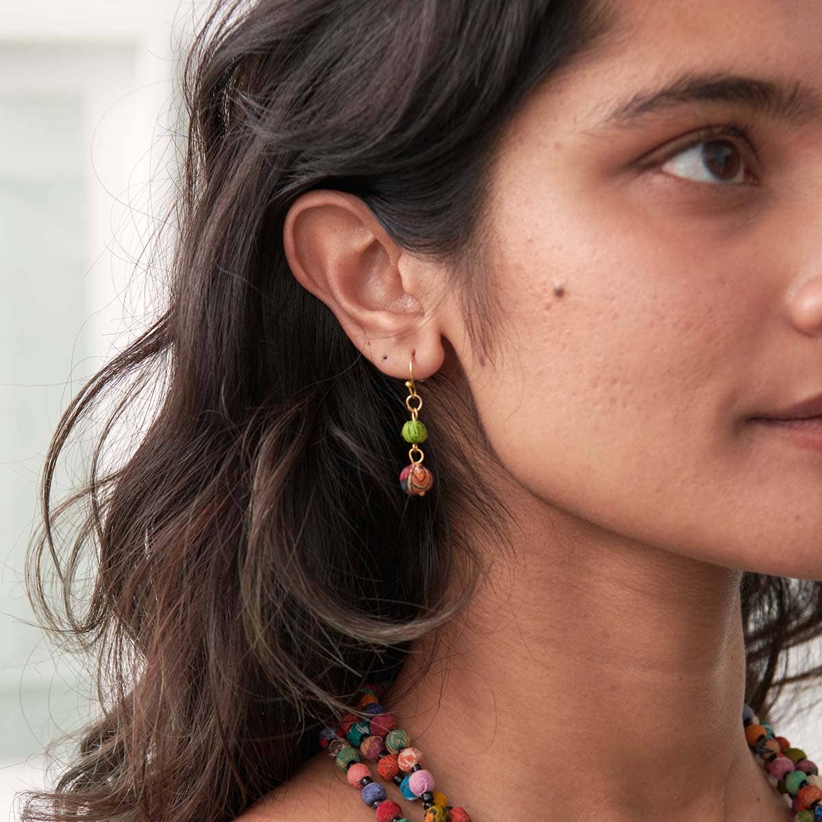 Kantha dvigubi lašo formos auskarai