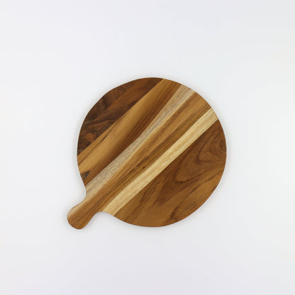 Round wooden cutting board with handle, made from mixed reclaimed wood in varying natural tones. Smooth surface with visible grain patterns. Eco-friendly and versatile for cutting or serving.