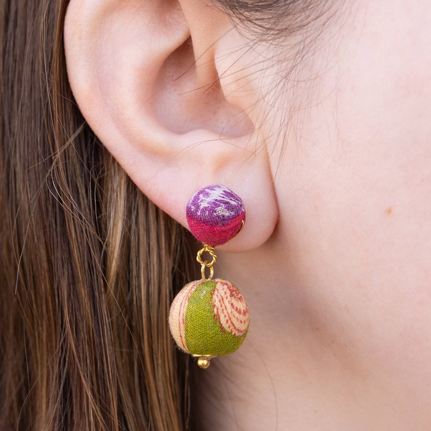 Kantha Betty pakabinami auskarai