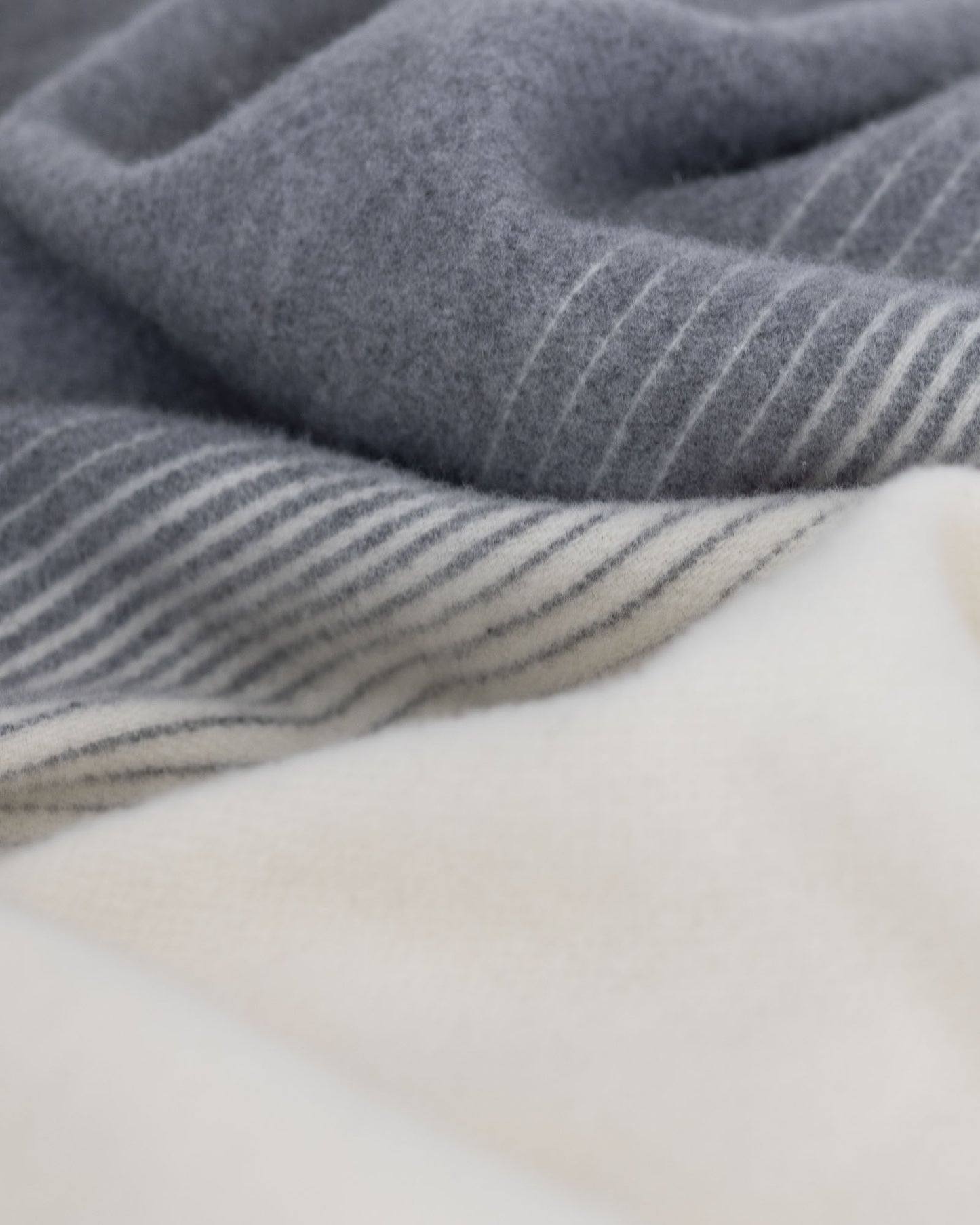 Manta de lujo de merino y cachemira para cama doble | MoST - Ivory Mist