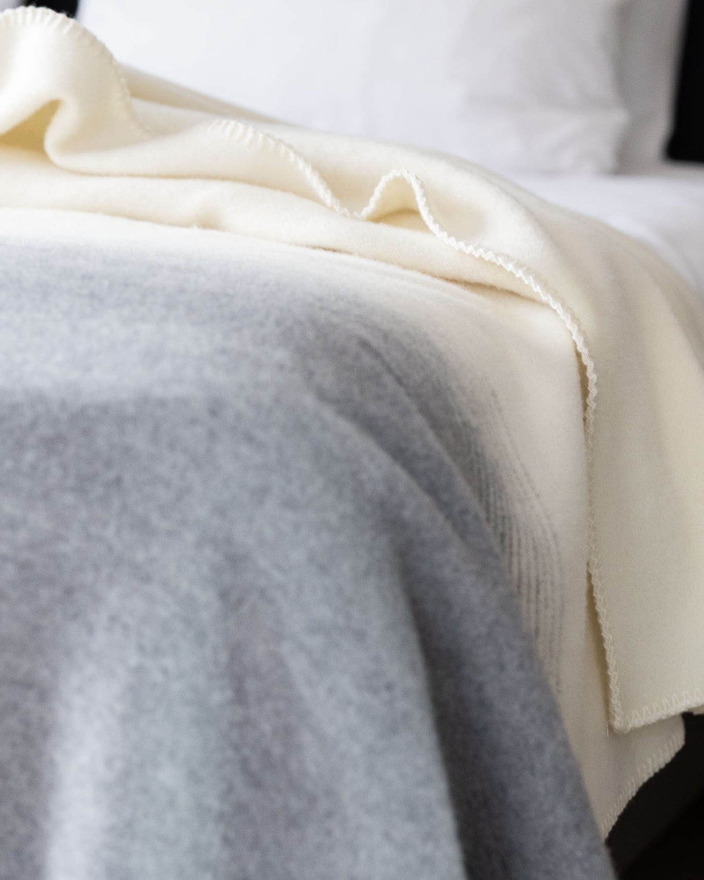 Manta de lujo de merino y cachemira para cama doble | MoST - Ivory Mist